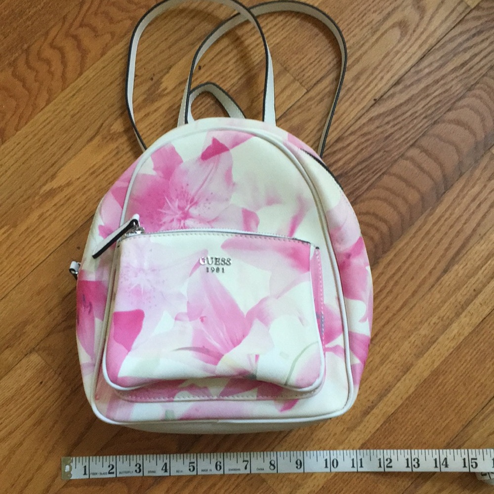 Guess backpack - Picture 3 of 5